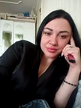 Snapshot of Elsie-Nora chatting on May 7, 5:35 am Elsie-Nora online show from May 7, 5:35 am