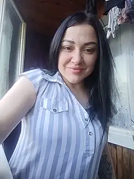 Snapshot of Elsie-Nora chatting on June 12, 4:44 am Elsie-Nora online show from June 12, 4:44 am