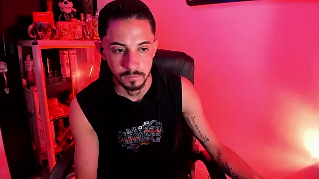 Snapshot of clark_kent_ chatting on March 18, 4:10 pm clark kent online show from March 18, 4:10 pm