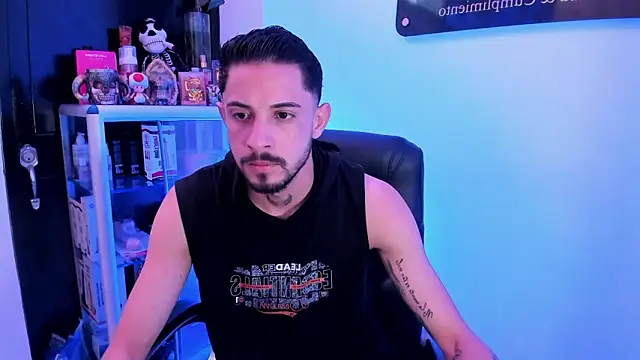 Snapshot of clark_kent_ chatting on March 20, 4:23 pm clark kent online show from March 20, 4:23 pm