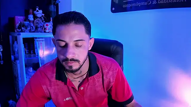 Snapshot of clark_kent_ chatting on March 21, 4:43 pm clark kent online show from March 21, 4:43 pm