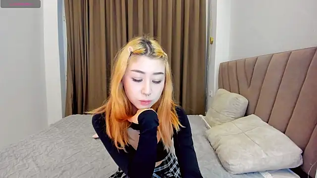 Snapshot of gigi_meii chatting on March 21, 1:16 pm gigi meii online show from March 21, 1:16 pm