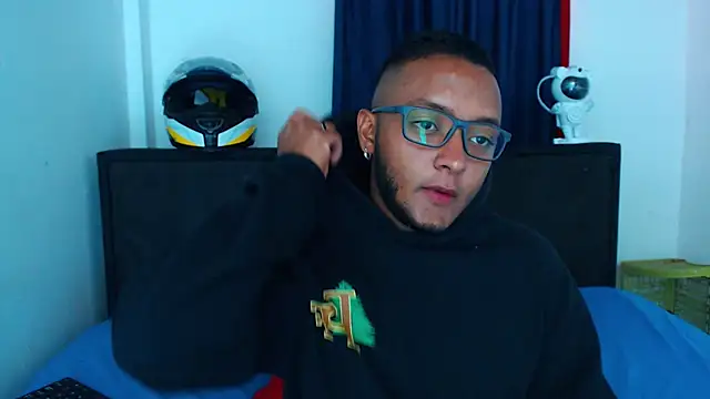 Snapshot of MascTyler chatting on March 27, 8:41 pm MascTyler online show from March 27, 8:41 pm