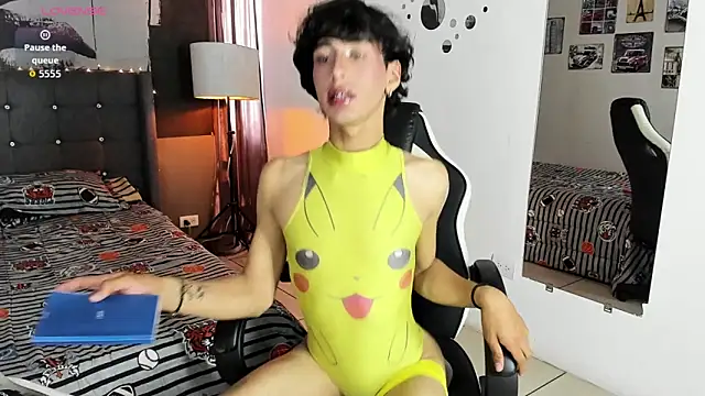 Snapshot of santy_fox chatting on March 26, 2:33 pm santy fox online show from March 26, 2:33 pm