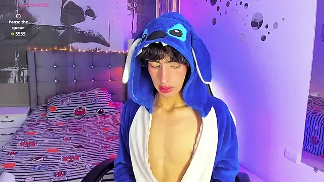 Snapshot of santy_fox chatting on March 28, 1:54 pm santy fox online show from March 28, 1:54 pm