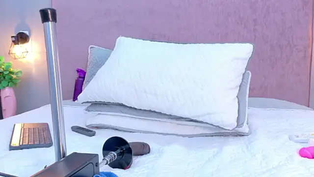 Ariana Mold online show from April 2, 4:10 am