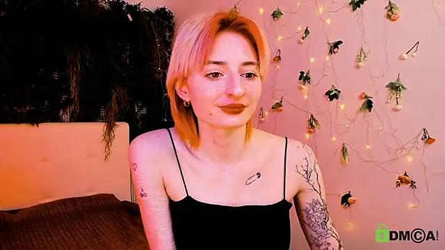 Kira  Cutie online show from May 15, 11:34 pm