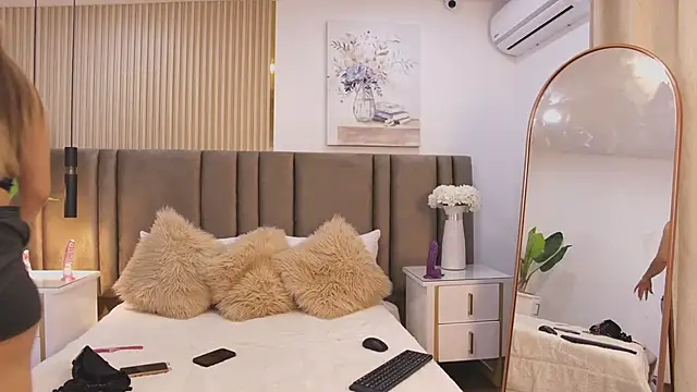 Snapshot of JonesDiaz chatting on March 28, 12:49 pm JonesDiaz online show from March 28, 12:49 pm