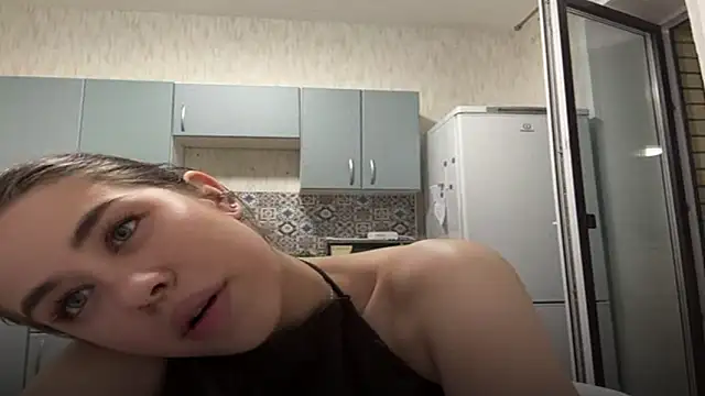 Snapshot of LypsiXo chatting on March 21, 5:27 pm LypsiXo online show from March 21, 5:27 pm