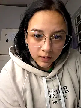 Lauqueen77 online show from March 30, 10:00 pm