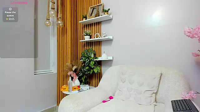 Maiasweet  online show from March 26, 3:23 am