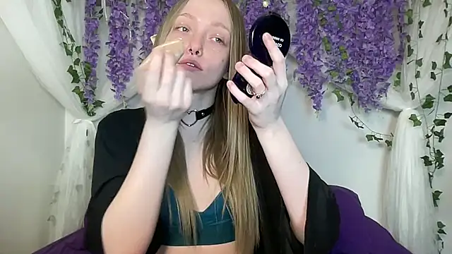 Snapshot of ElfGirlAna chatting on March 25, 3:29 pm ElfGirlAna online show from March 25, 3:29 pm