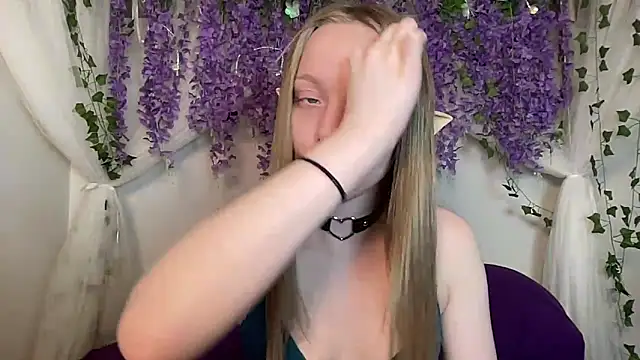 Snapshot of ElfGirlAna chatting on April 6, 3:02 pm ElfGirlAna online show from April 6, 3:02 pm