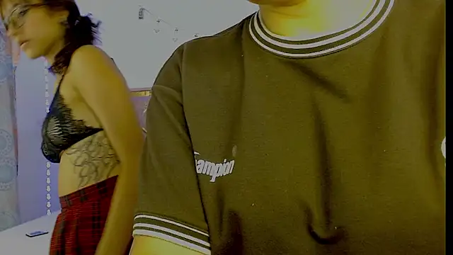 Snapshot of Isablaze__ chatting on March 27, 5:23 pm Isablaze online show from March 27, 5:23 pm