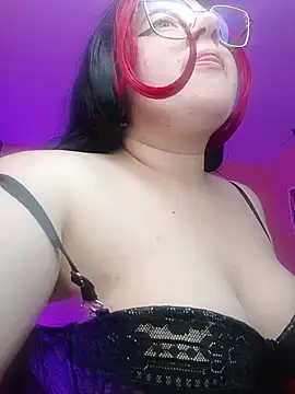 Gigi hart7 online show from April 22, 9:05 pm