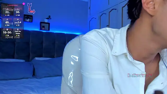 Snapshot of Oliver20__ chatting on March 21, 4:17 am Oliver20 online show from March 21, 4:17 am