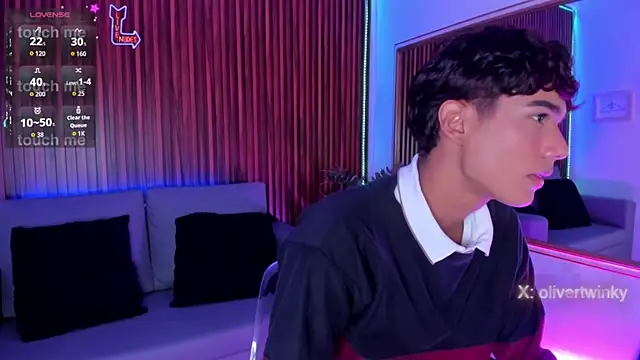 Snapshot of Oliver20__ chatting on March 24, 4:17 am Oliver20 online show from March 24, 4:17 am