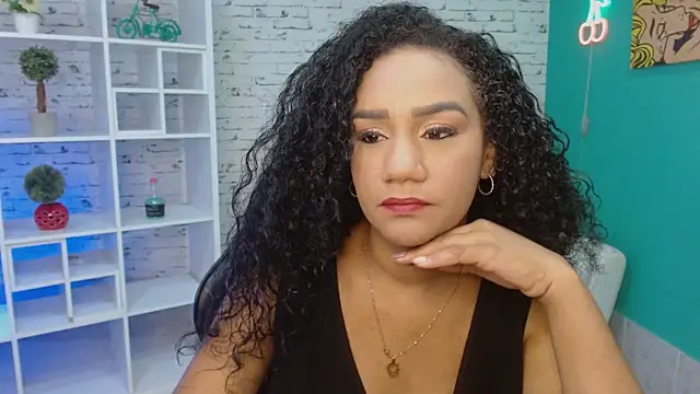 Snapshot of tanisha_curly_ chatting on March 24, 9:42 pm tanisha curly online show from March 24, 9:42 pm