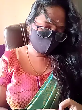 Snapshot of poojag_2 chatting on July 13, 6:16 am poojag 2 online show from July 13, 6:16 am