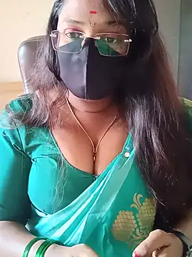 Snapshot of poojag_2 chatting on July 17, 6:20 am poojag 2 online show from July 17, 6:20 am