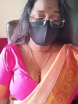 Snapshot of poojag_2 chatting on July 20, 6:06 am poojag 2 online show from July 20, 6:06 am