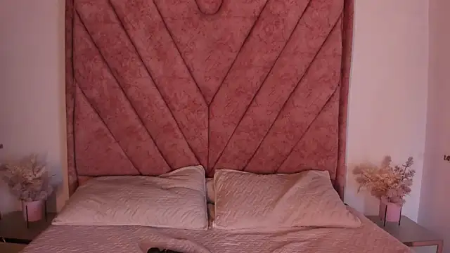 lana lanna  online show from April 8, 4:45 am