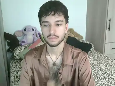 Snapshot of Adrien_polo chatting on April 17, 9:40 pm Adrien polo online show from April 17, 9:40 pm