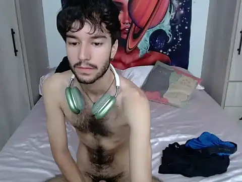 Snapshot of Adrien_polo chatting on June 6, 3:39 pm Adrien polo online show from June 6, 3:39 pm