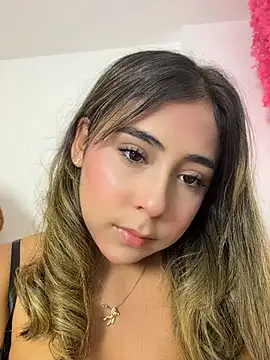 Snapshot of MelodyRey__ chatting on June 13, 11:57 pm MelodyRey online show from June 13, 11:57 pm