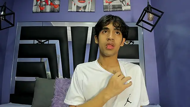 Snapshot of _ArchieBlu_ chatting on March 27, 3:12 am ArchieBlu online show from March 27, 3:12 am