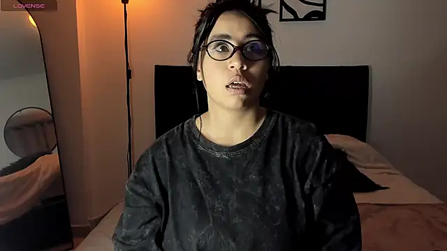 mai evans online show from August 4, 2:26 am