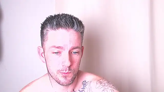 Snapshot of SkylarrGrey chatting on March 22, 7:34 am SkylarrGrey online show from March 22, 7:34 am