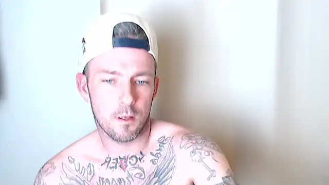 Snapshot of SkylarrGrey chatting on March 23, 6:50 am SkylarrGrey online show from March 23, 6:50 am