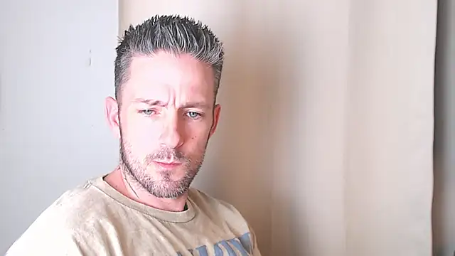 Snapshot of SkylarrGrey chatting on March 26, 6:30 am SkylarrGrey online show from March 26, 6:30 am