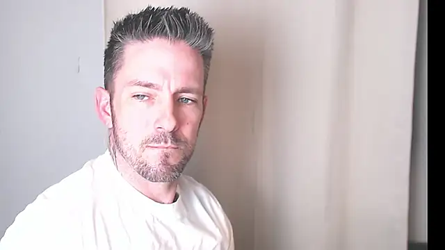 Snapshot of SkylarrGrey chatting on March 29, 7:08 am SkylarrGrey online show from March 29, 7:08 am