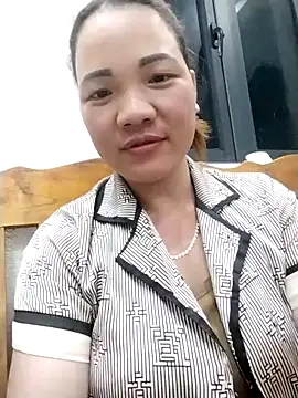 Snapshot of sfgggg1111 chatting on March 24, 2:55 pm sfgggg1111 online show from March 24, 2:55 pm