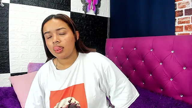 Snapshot of SofiiaCutee chatting on March 23, 12:03 am SofiiaCutee online show from March 23, 12:03 am