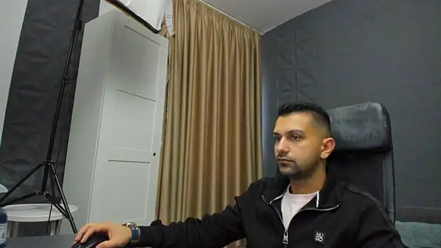 Snapshot of BryceReign chatting on March 22, 5:44 am BryceReign online show from March 22, 5:44 am