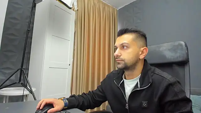 Snapshot of BryceReign chatting on March 25, 5:35 am BryceReign online show from March 25, 5:35 am