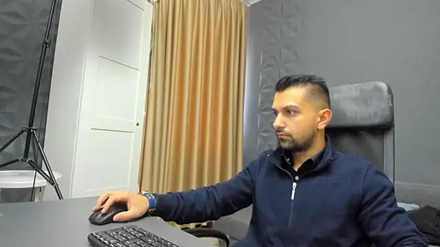 Snapshot of BryceReign chatting on March 27, 5:35 am BryceReign online show from March 27, 5:35 am