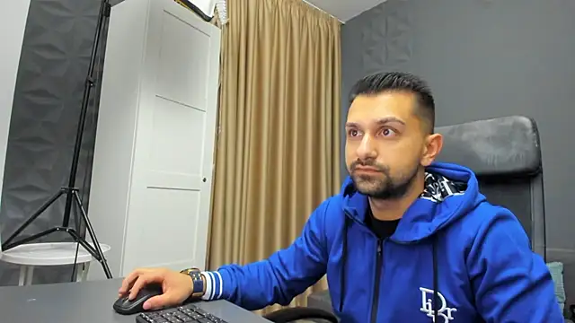 Snapshot of BryceReign chatting on March 28, 5:29 am BryceReign online show from March 28, 5:29 am