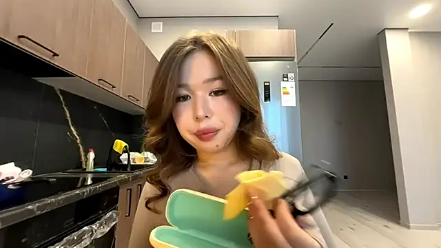 Snapshot of EffieCappaert chatting on March 28, 7:08 am EffieCappaert online show from March 28, 7:08 am