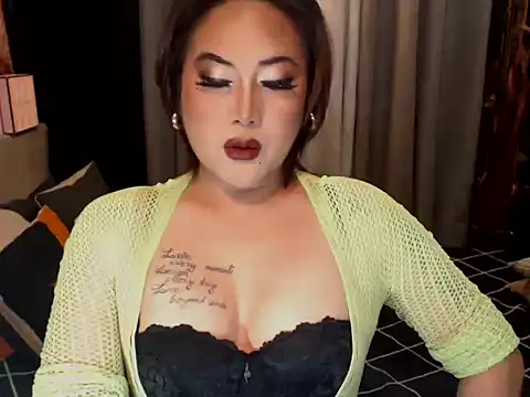 Snapshot of YourMistressAggy chatting on July 11, 7:38 pm YourMistressAggy online show from July 11, 7:38 pm
