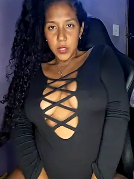 Snapshot of emily_fox01 chatting on August 2, 4:55 am emily fox01 online show from August 2, 4:55 am