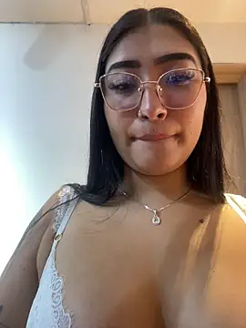 Snapshot of ami_santos chatting on March 27, 2:50 pm ami santos online show from March 27, 2:50 pm