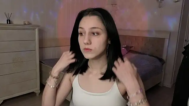 MilaVey online show from March 26, 5:51 pm