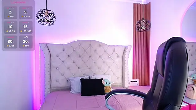 Snapshot of Elizabeth_Evans1 chatting on April 30, 8:57 pm Elizabeth Evans1 online show from April 30, 8:57 pm