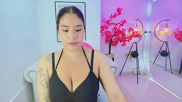 Snapshot of Natalia_cartier chatting on June 23, 3:15 am Natalia cartier online show from June 23, 3:15 am
