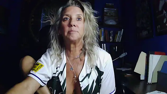 alilliwitch online show from March 27, 1:11 am