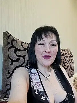 Snapshot of HelgaDennis chatting on May 17, 6:22 am HelgaDennis online show from May 17, 6:22 am